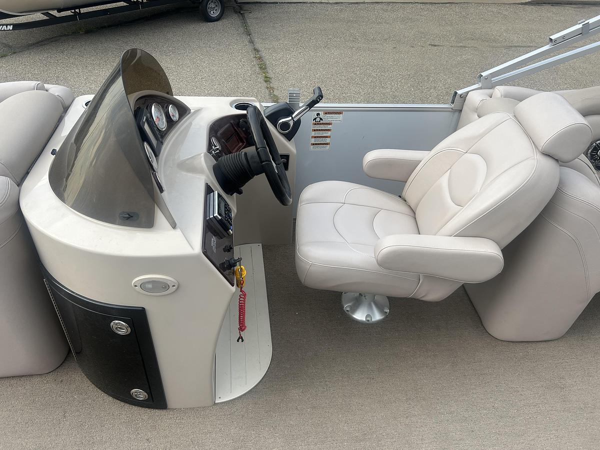 Used 2013 Sylvan Mirage 8522 LZ