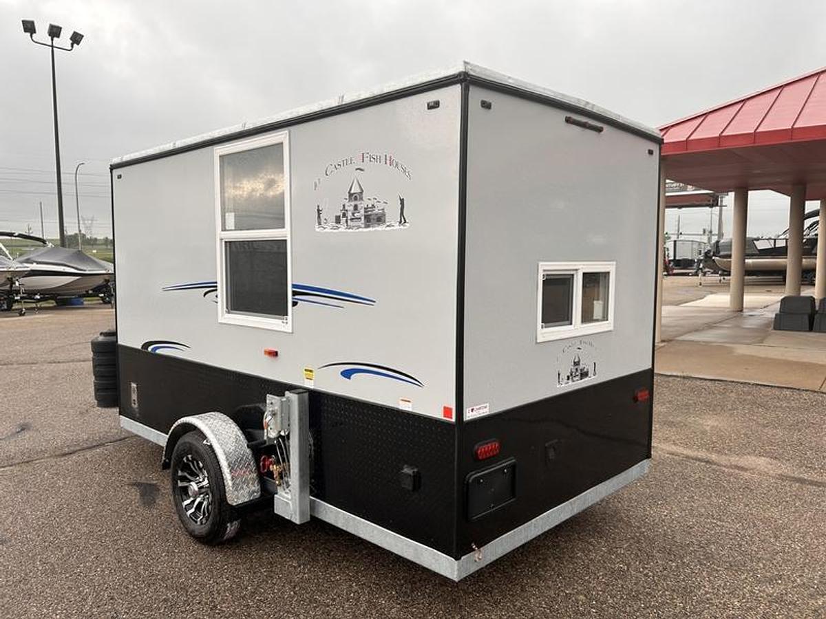 2026 Ice Castle Fish Houses 6.5' X 12V SPORTSMAN [FREE SMART TV, FREE GENERATOR]