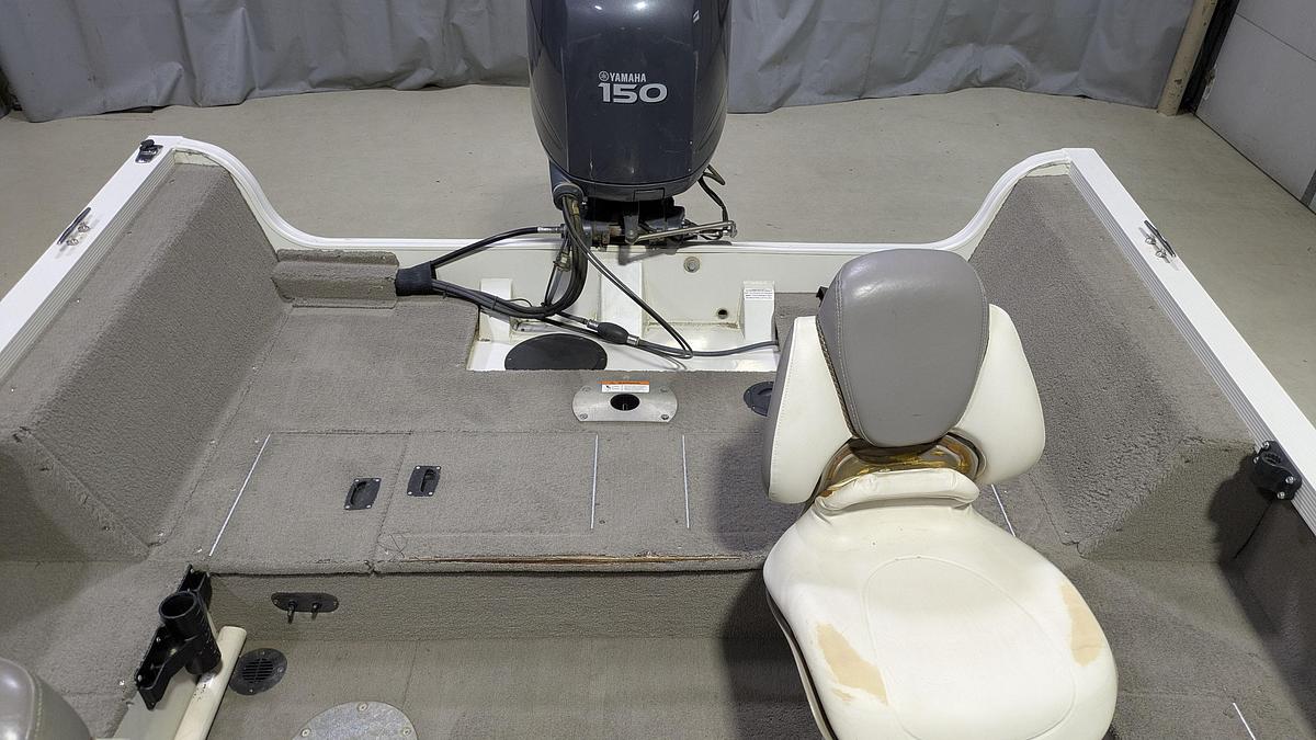 Used 2004 Crestliner 1850 Fish Hawk SC