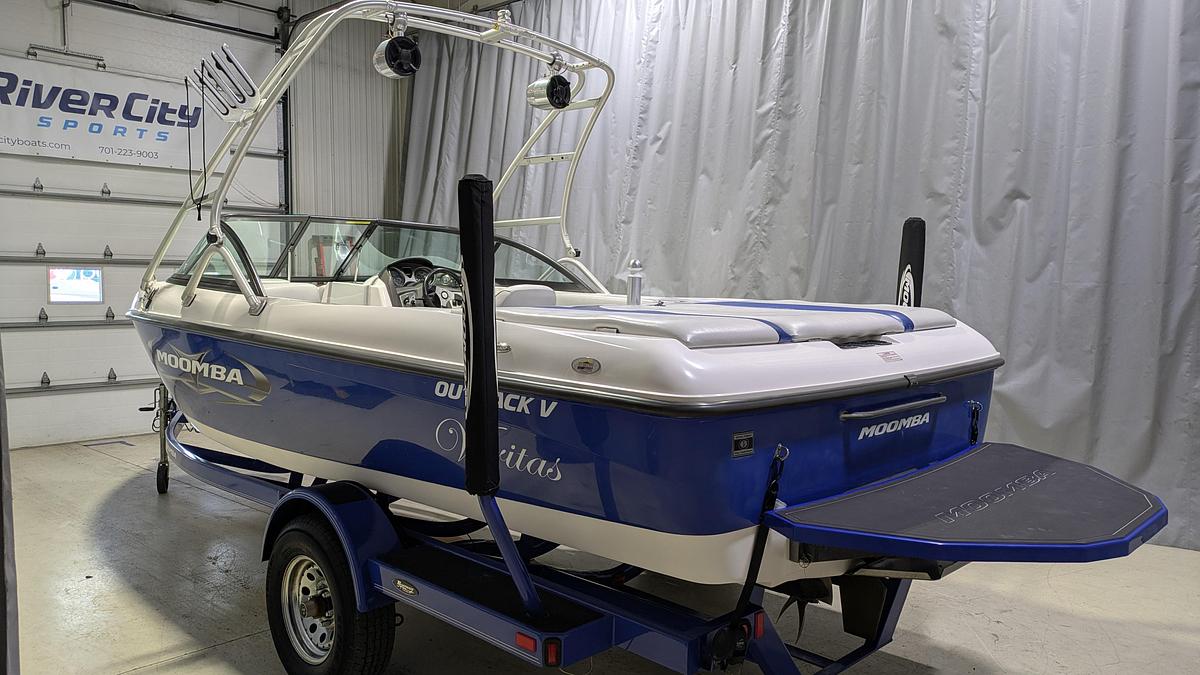 Used 2010 Moomba Outback V