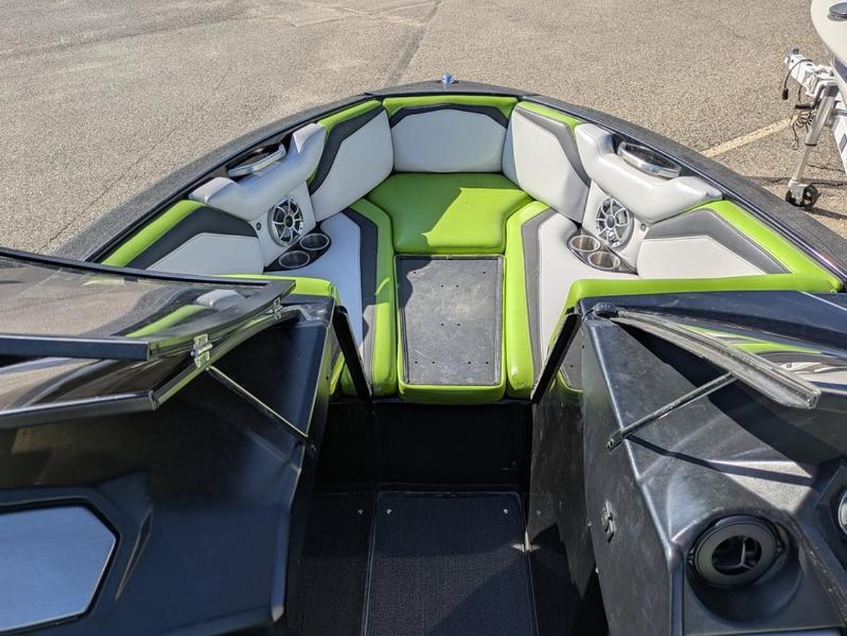 Used 2015 Axis Wake Research T23