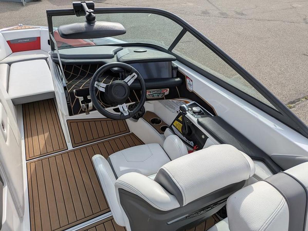 Used 2019 Nautique Super Air Nautique 230