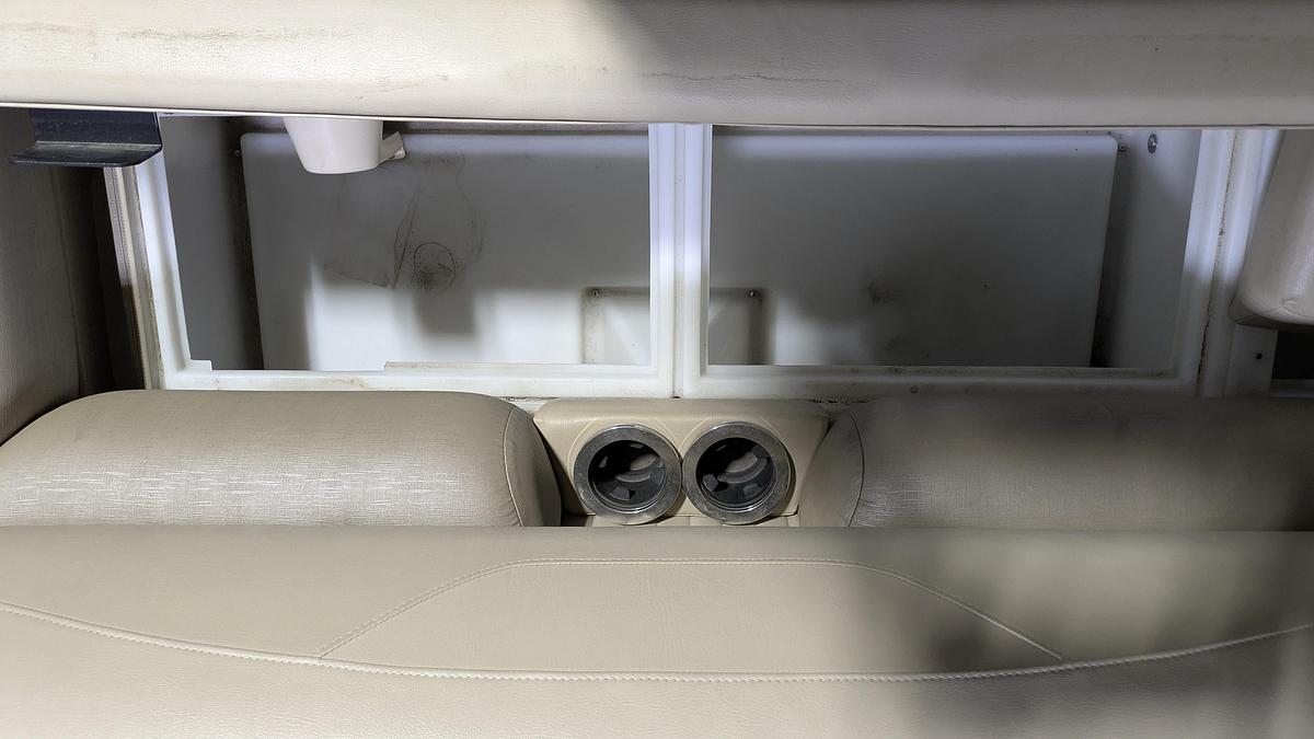 Used 2013 Starcraft Marine 256 Majestic