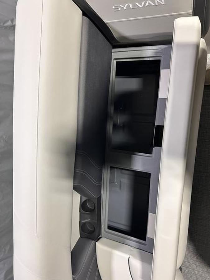 2026 Sylvan 822 Party Fish