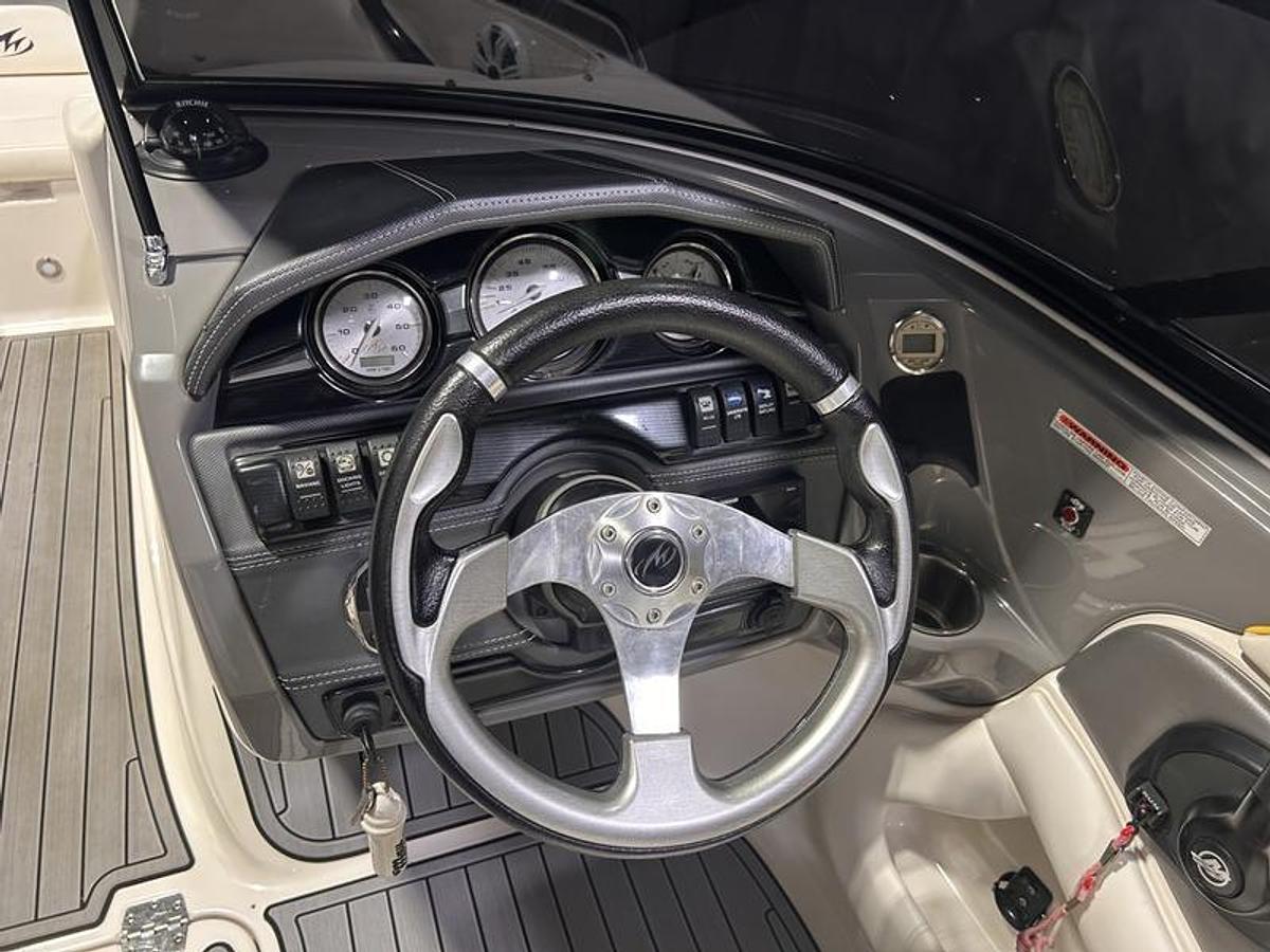 Used 2012 Monterey 224 FSX