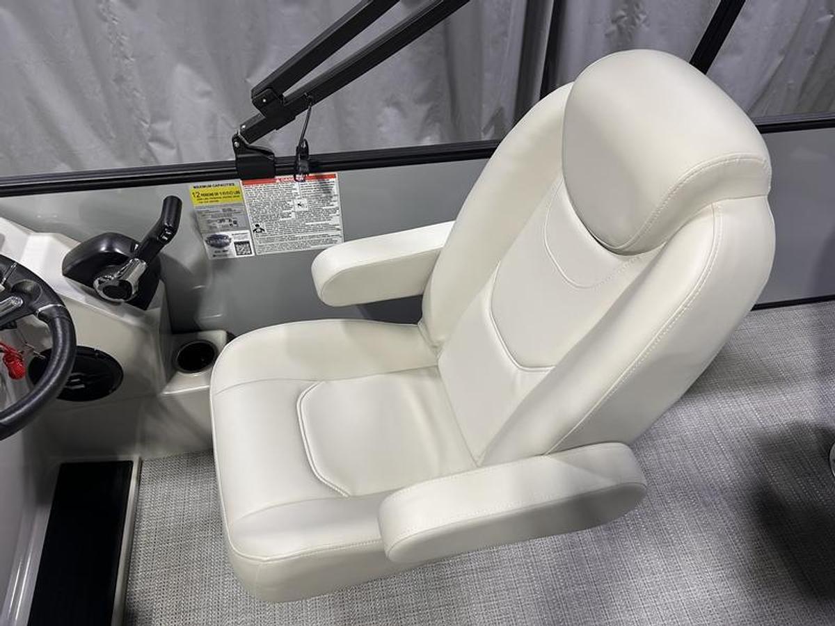 2026 Sylvan 822 Party Fish