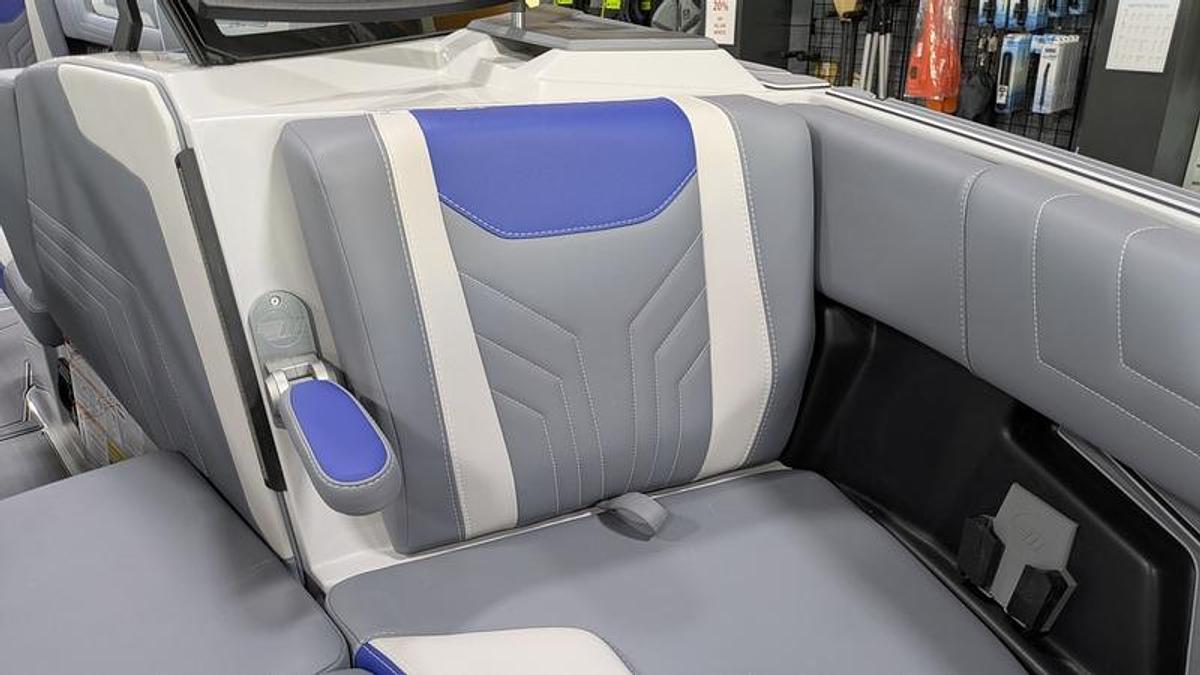 2026 Malibu Boats 25 LSV