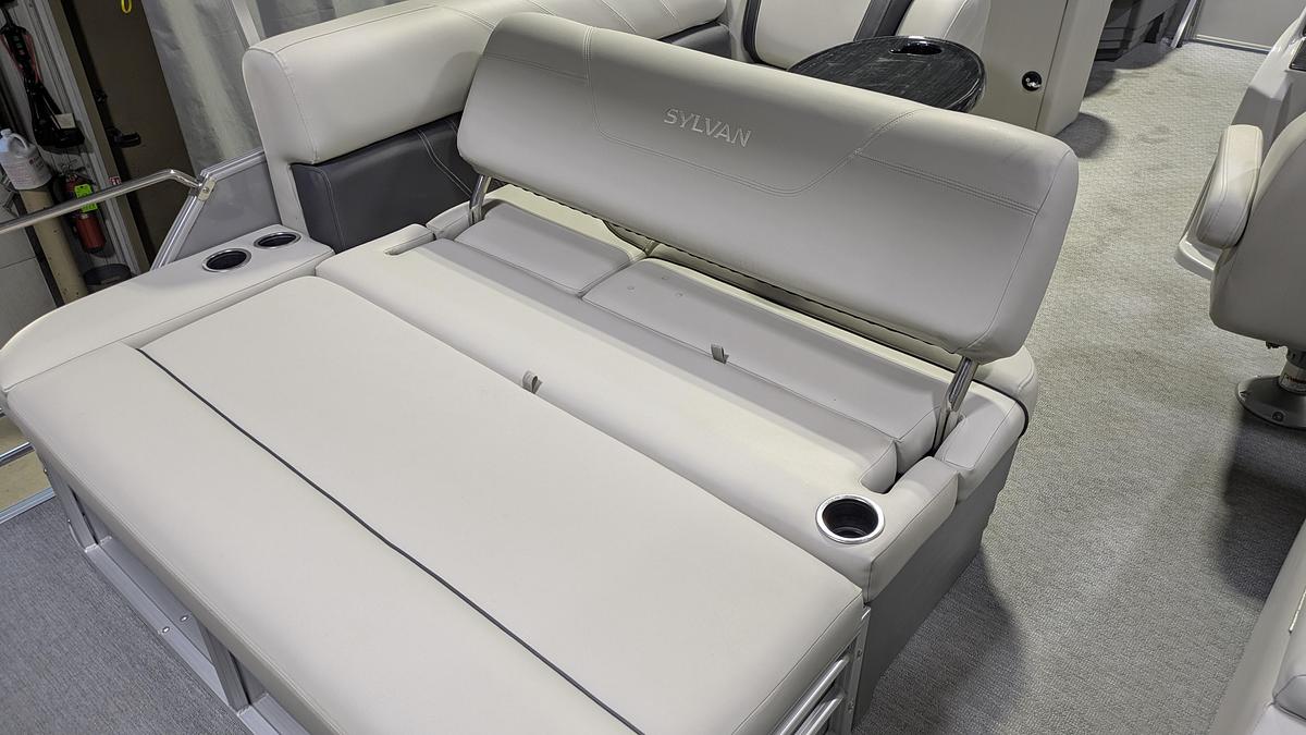 Used 2022 Sylvan Mirage 8522 CLZ