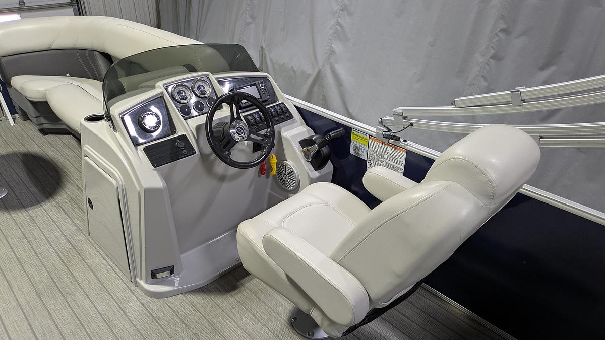 Used 2021 Sylvan Mirage 8522 Party Fish