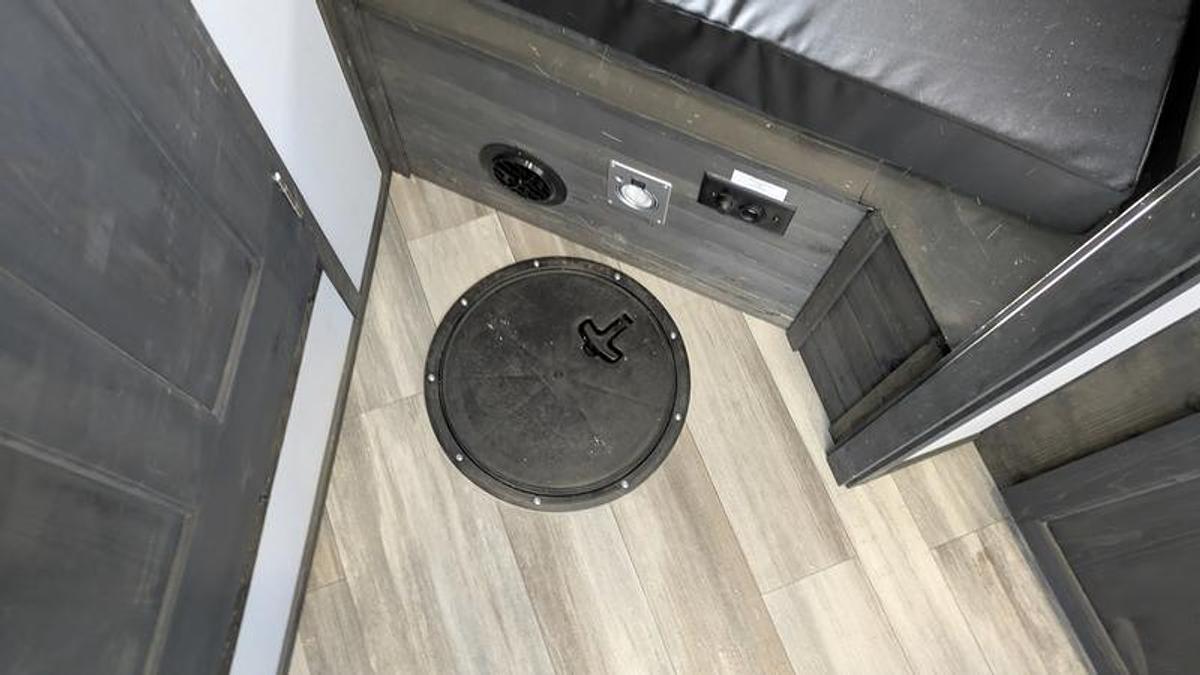 2026 Ice Castle Fish Houses 8' X 21V Missouri Riverbend II [$1,000 OFF, FREE SMART TV, FREE GENERATOR]