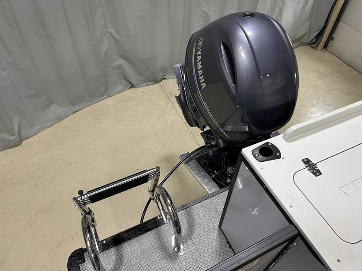 2026 Sylvan 822 Party Fish