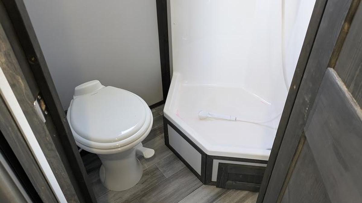 2026 Ice Castle Fish Houses 8' X 21V Missouri Riverbend II [$1,000 OFF, FREE SMART TV, FREE GENERATOR]