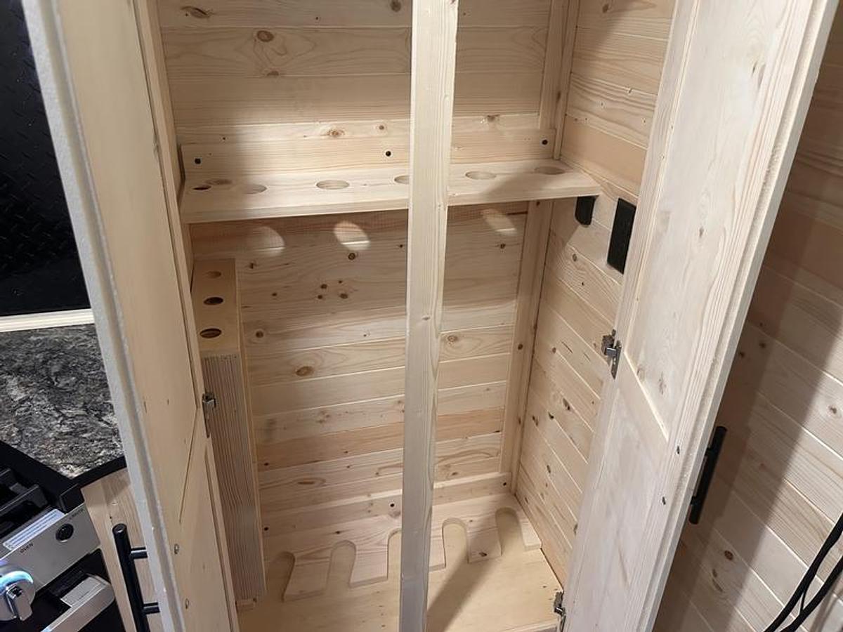 2026 Ice Castle Fish Houses 6.5' X 12V SPORTSMAN [FREE SMART TV, FREE GENERATOR]