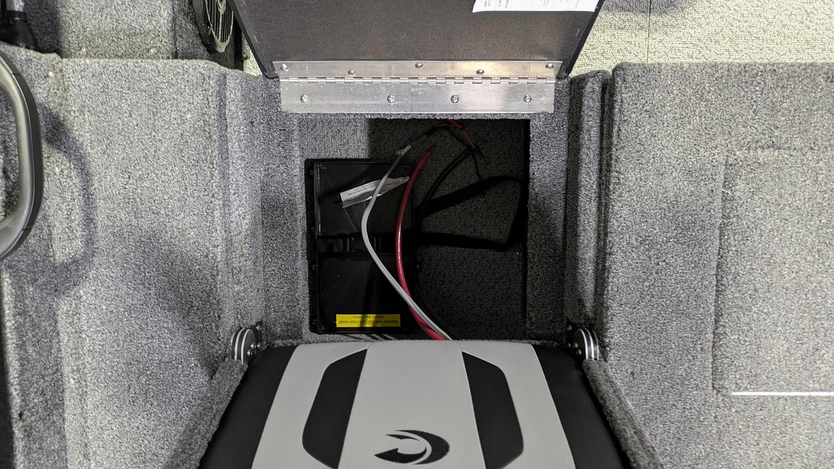 2026 Crestliner 2050 Fish Hawk WT Raptor Package