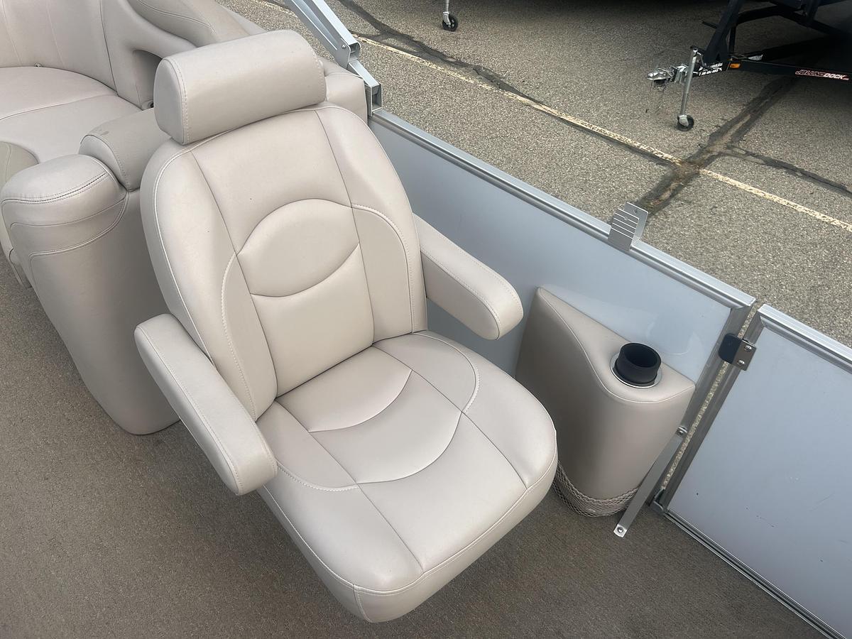 Used 2013 Sylvan Mirage 8522 LZ