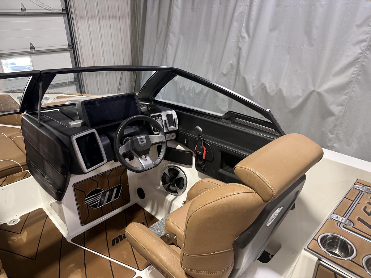 Used 2020 Malibu Boats 25 LSV