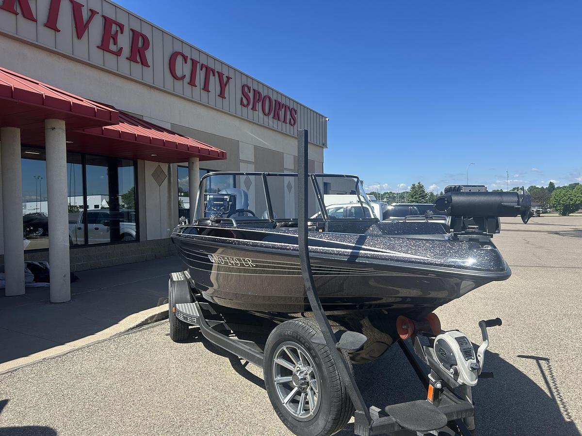 Used 2022 Skeeter WX2200