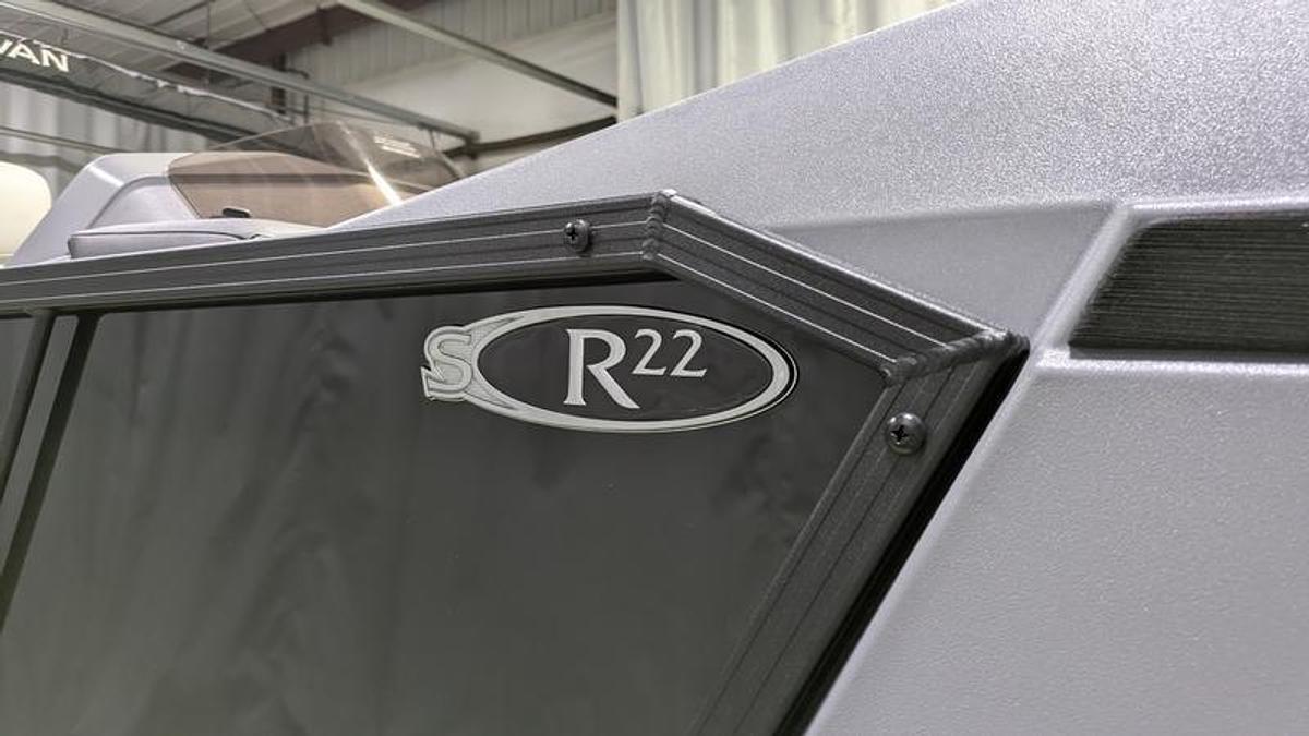 2026 Sylvan R-22 Party Fish