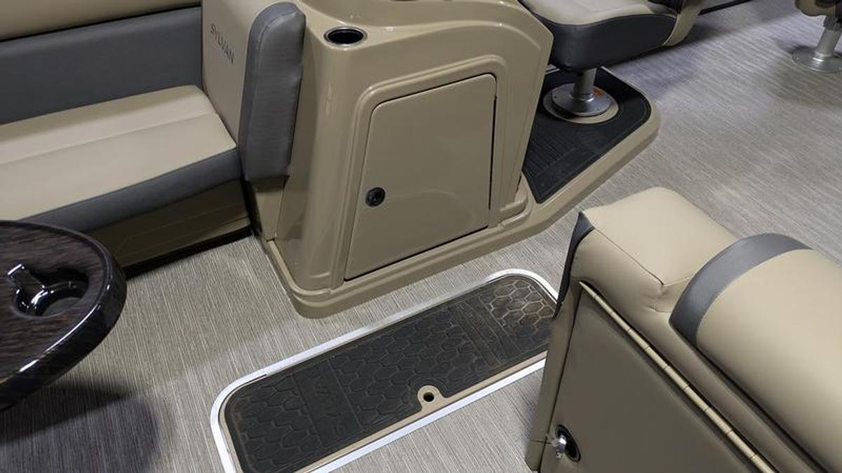 2026 Sylvan X3 Party Fish Platinum Package