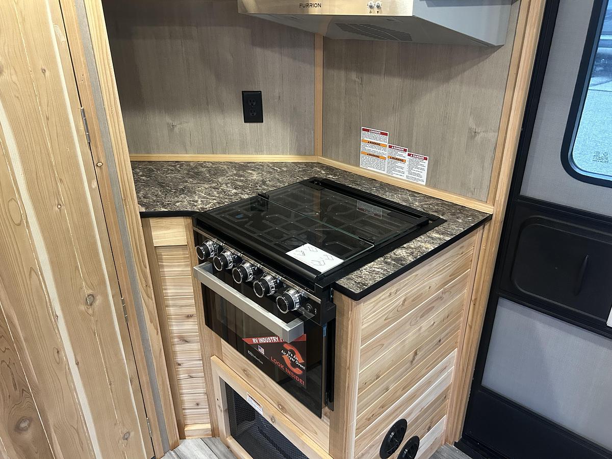 2027 Ice Castle Fish Houses 8' X 14V SPORTER