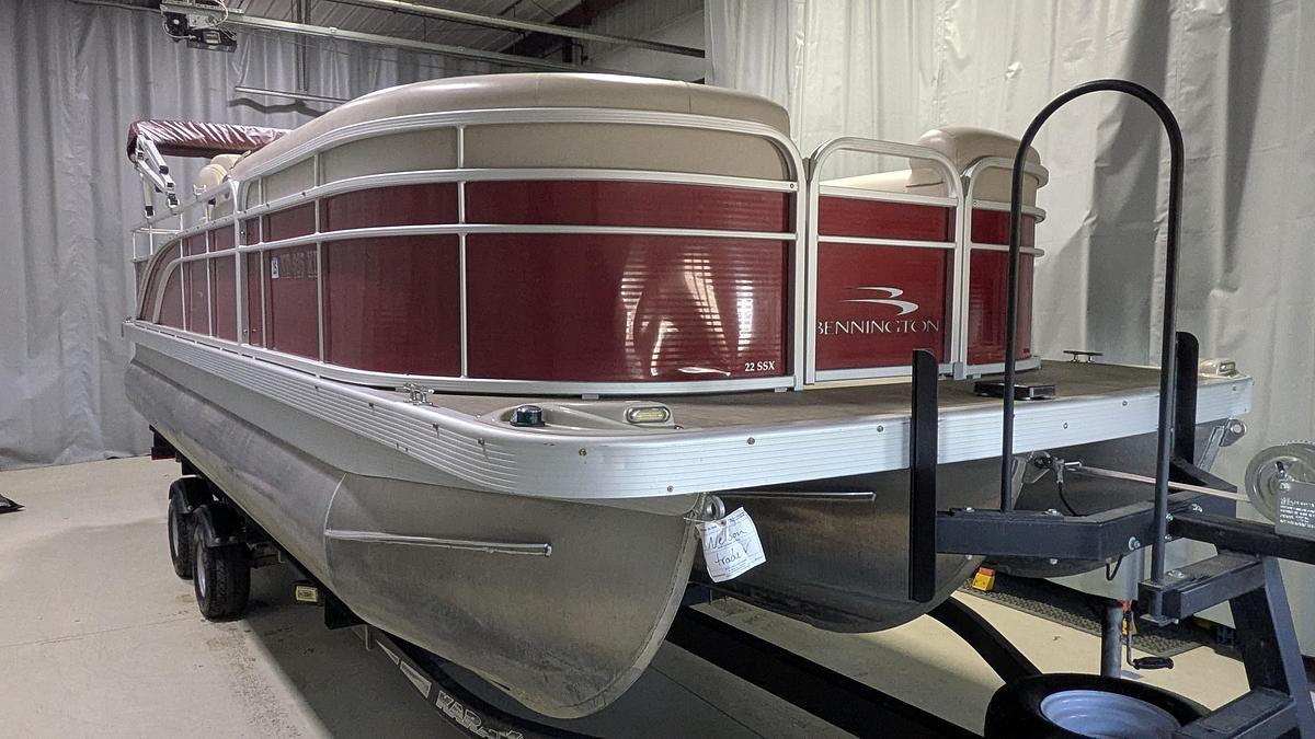 Used 2016 BENNINGTON 22SX