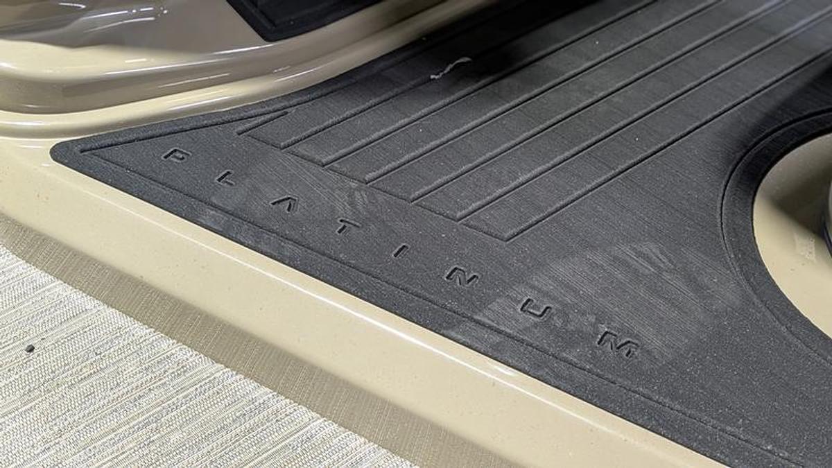 2026 Sylvan X3 Party Fish Platinum Package