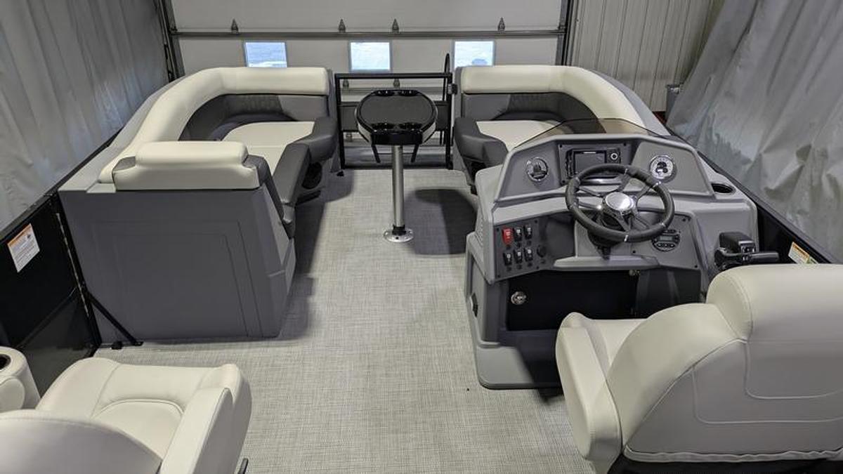 2026 Sylvan R-22 Party Fish