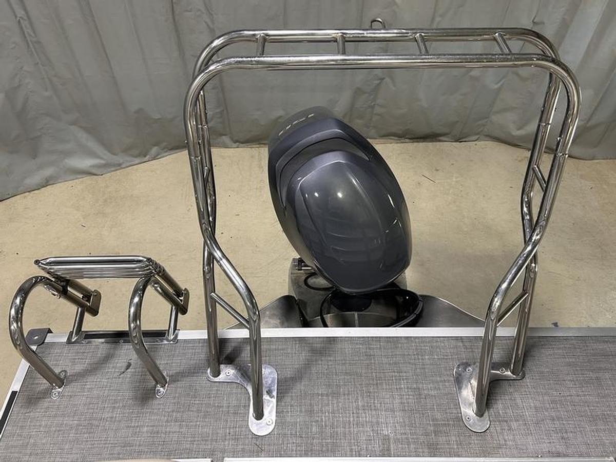 Used 2014 Sylvan 8522 LZ