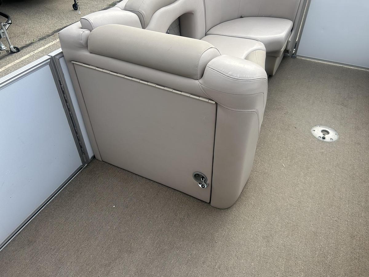 Used 2013 Sylvan Mirage 8522 LZ