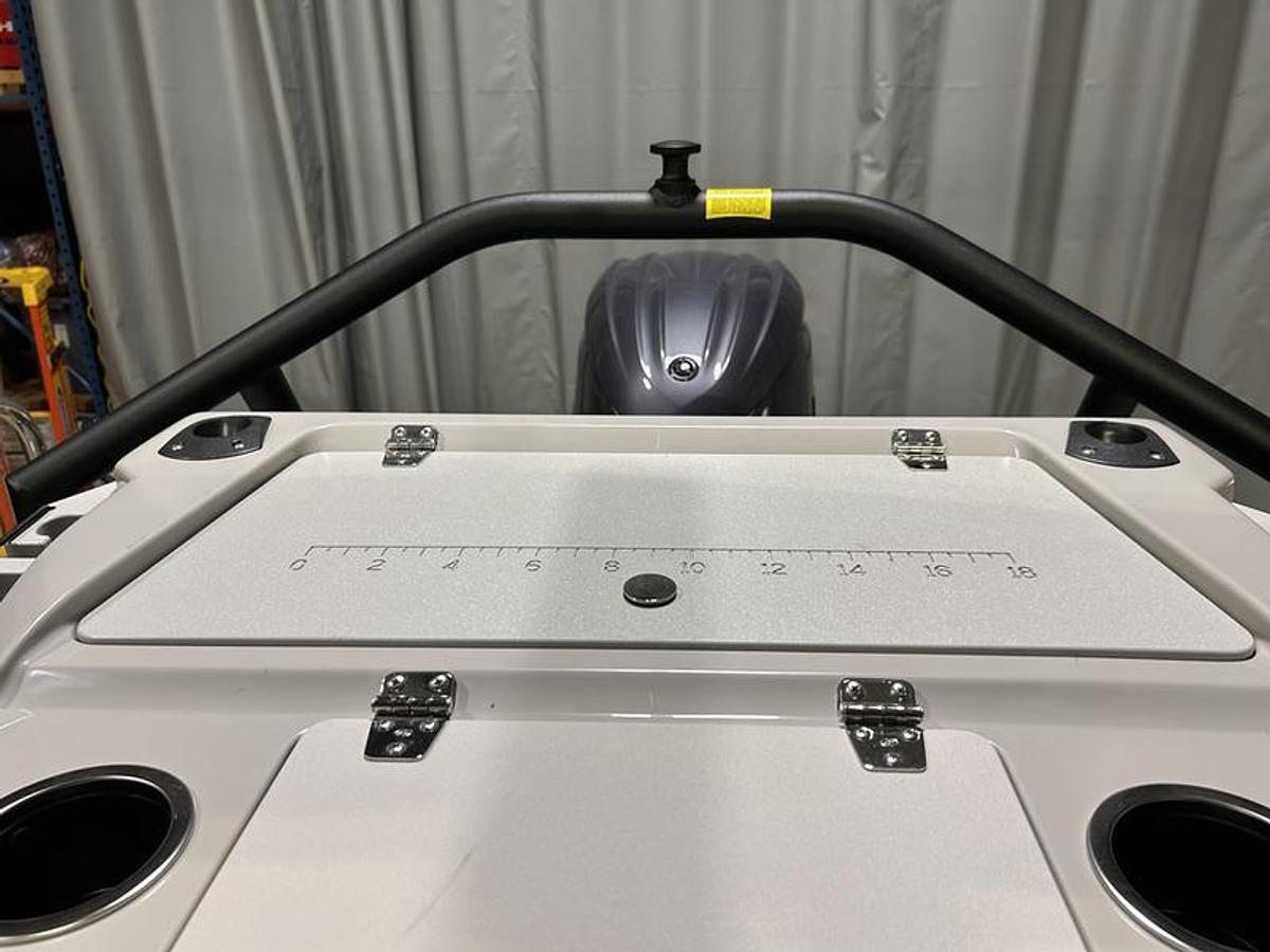 2026 Sylvan L3 Party Fish Port Fish