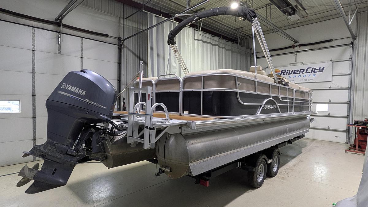 Used 2013 Starcraft Marine 256 Majestic