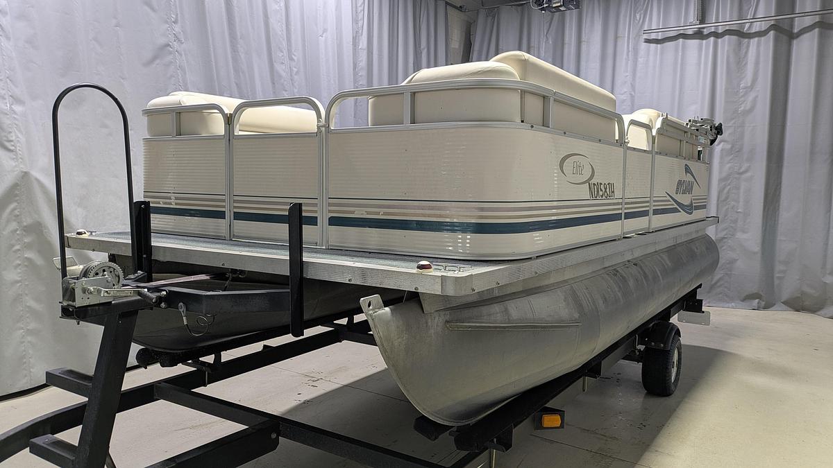 Used 2000 Sylvan 820 Elite Cruise