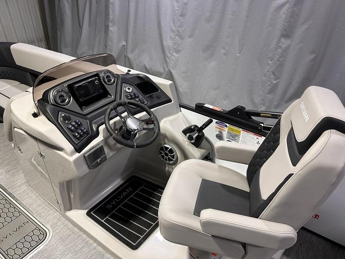 2026 Sylvan L3 Party Fish Port Fish