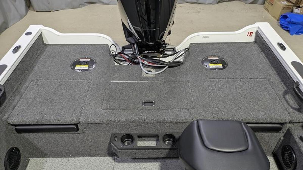 2026 Crestliner 1850 Fish Hawk