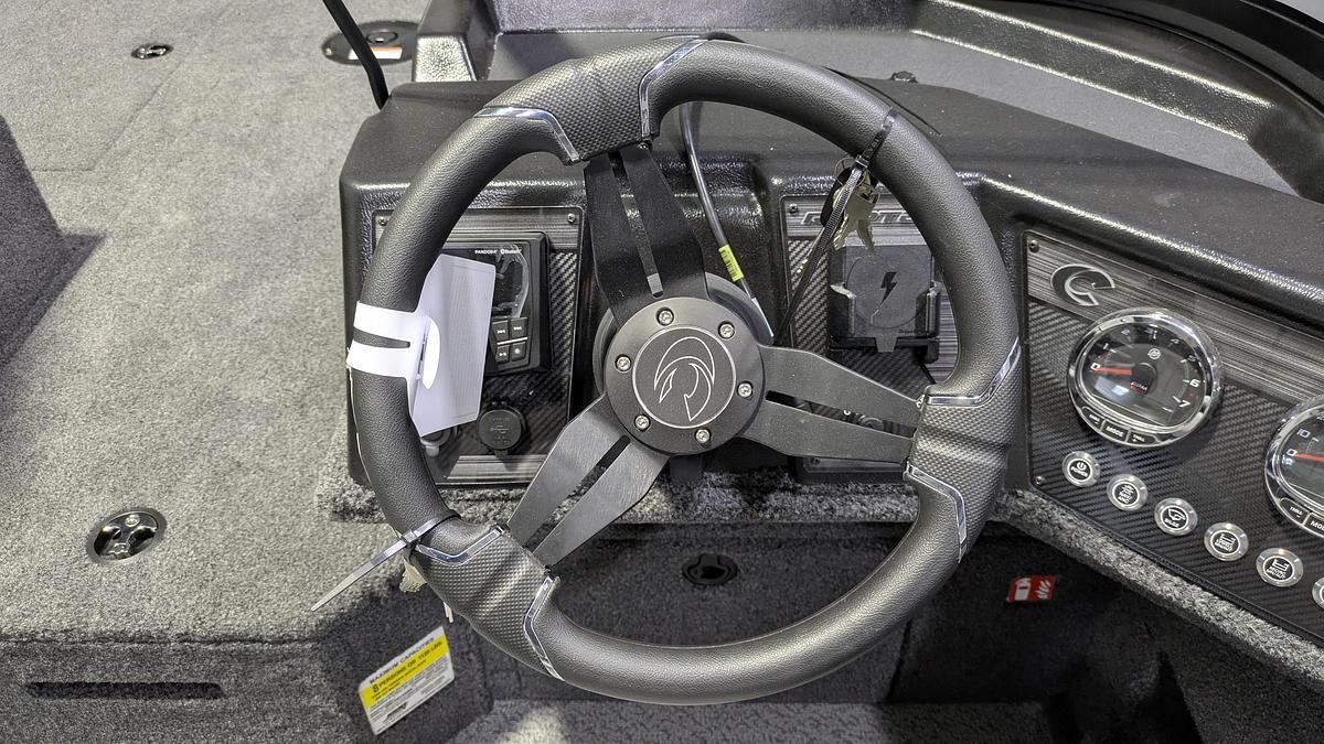 2026 Crestliner 2050 Fish Hawk WT Raptor Package
