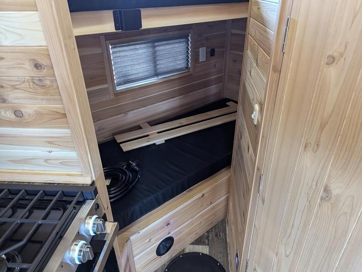 2026 Ice Castle Fish Houses 8' X 17V Range Runner [$1,000 OFF, FREE GENERATOR]