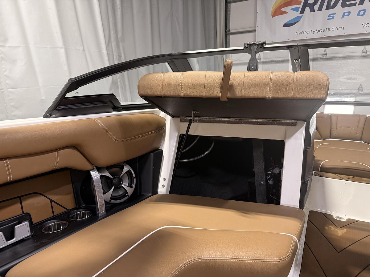 Used 2020 Malibu Boats 25 LSV