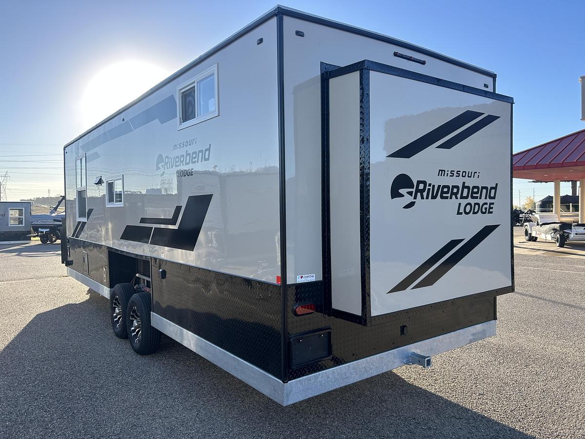 2027 Ice Castle Fish Houses 8' X 24V Missouri Riverbend Lodge