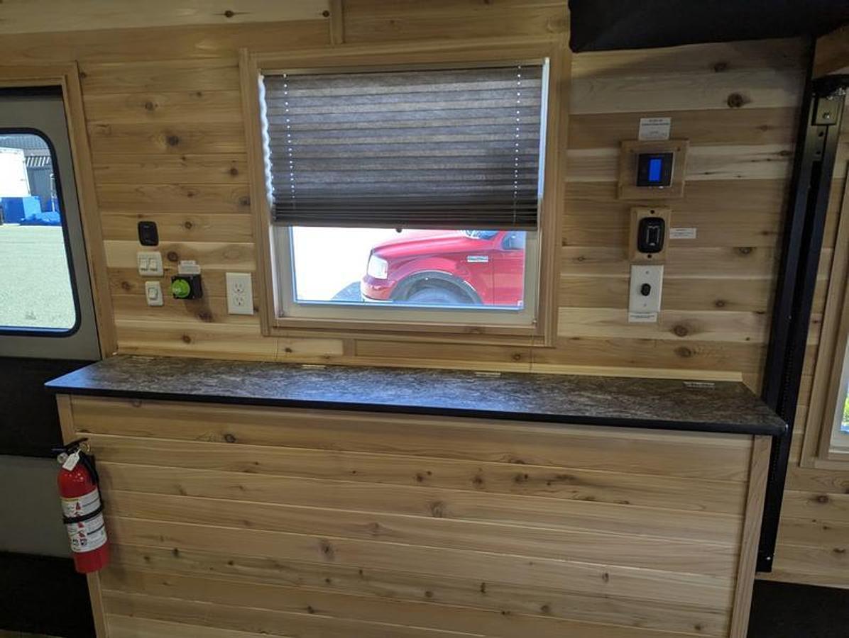 2026 Ice Castle Fish Houses 8' X 17V RANGE RUNNER [$1,000 OFF, FREE GENERATOR]