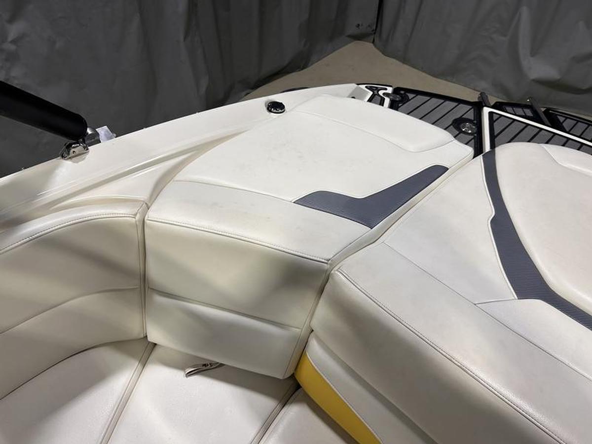 Used 2012 Monterey 224 FSX