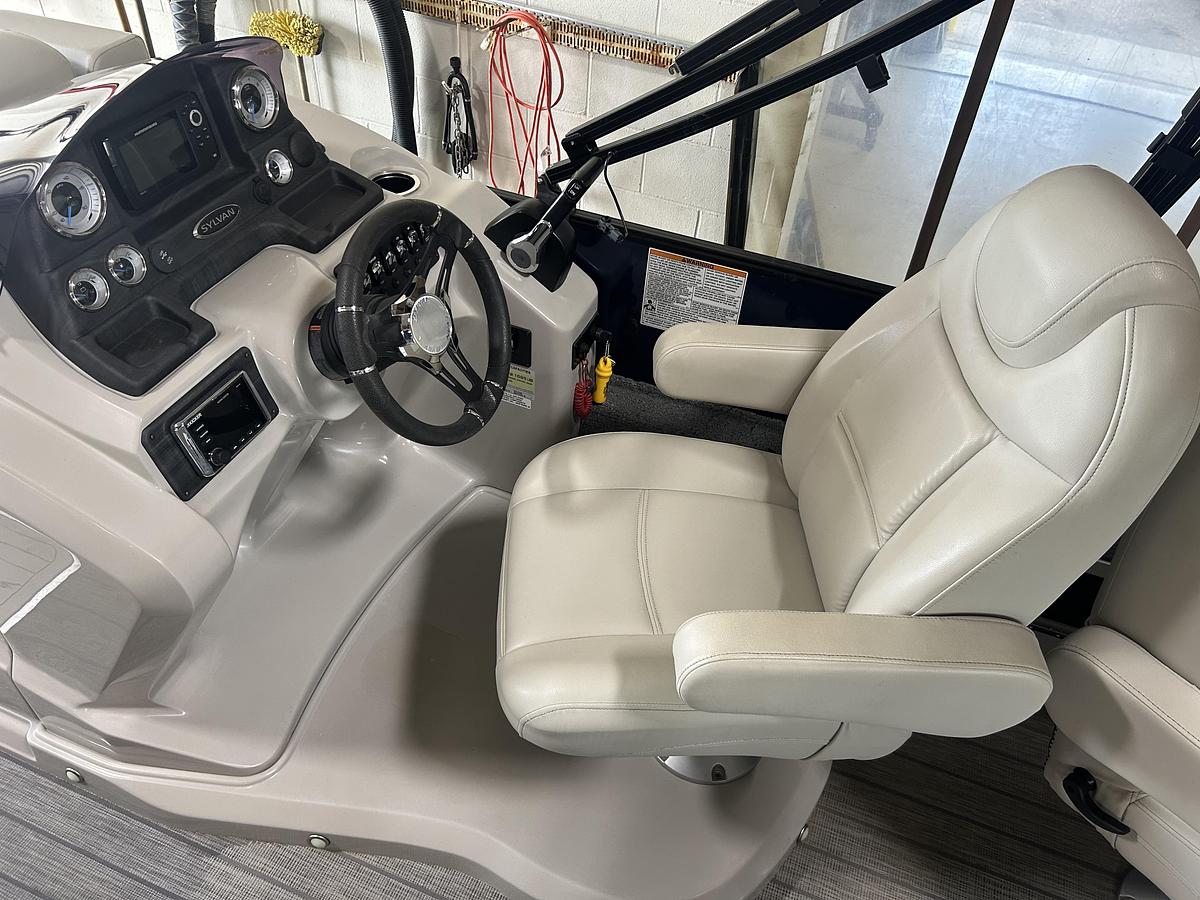 Used 2019 Sylvan Mirage 8522 Party Fish