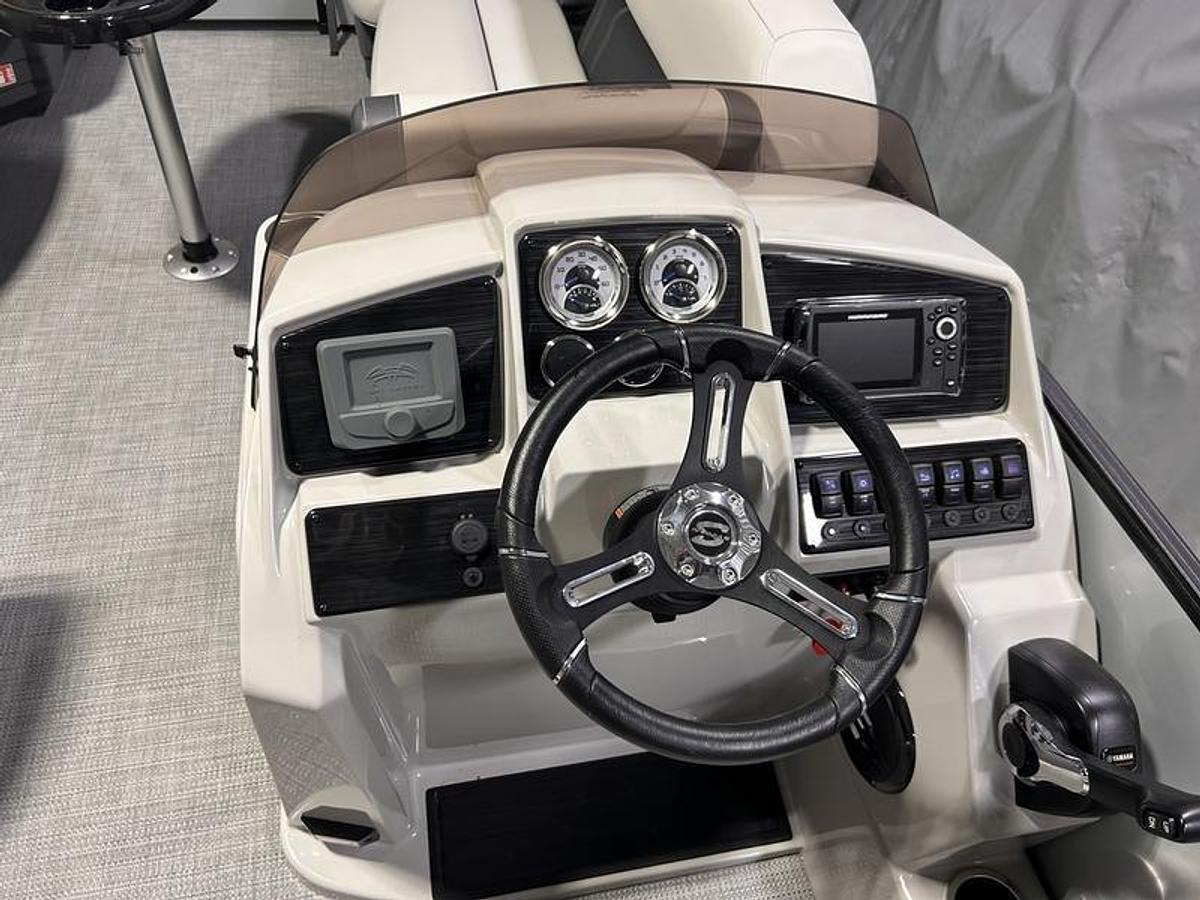 2026 Sylvan 822 Party Fish