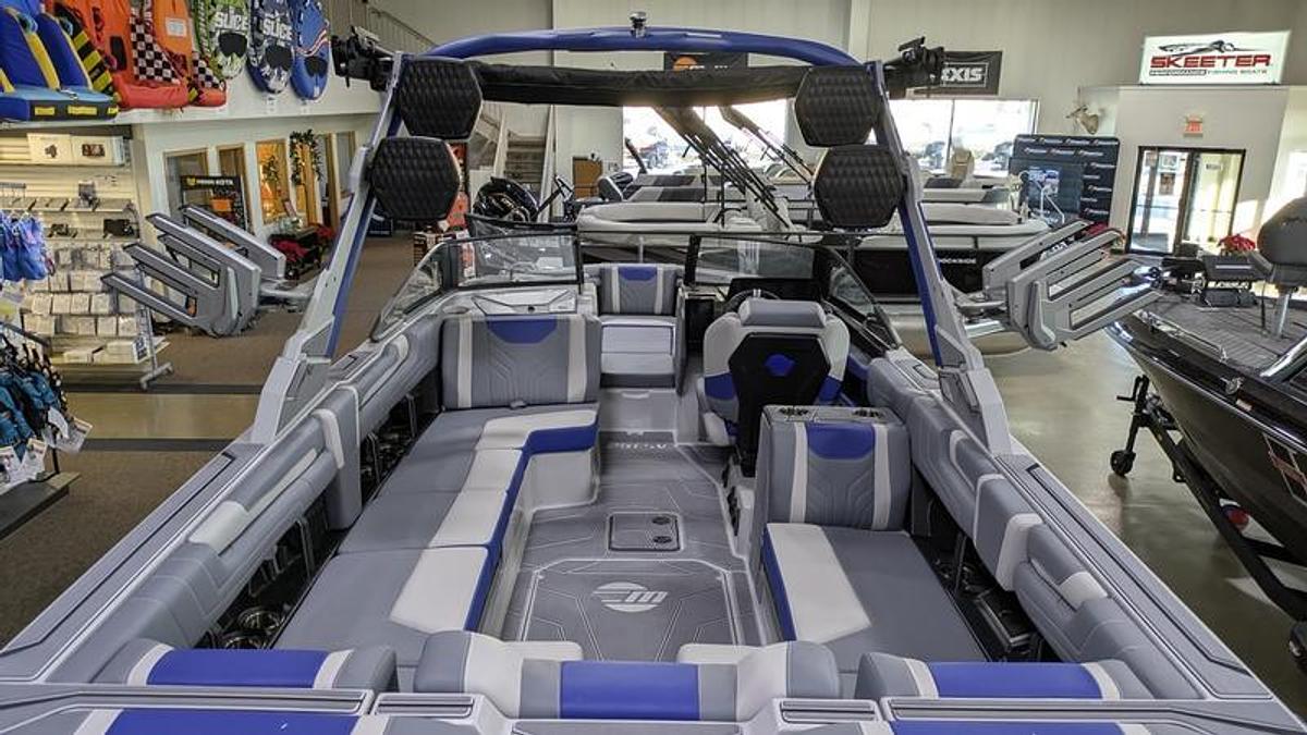 2026 Malibu Boats 25 LSV