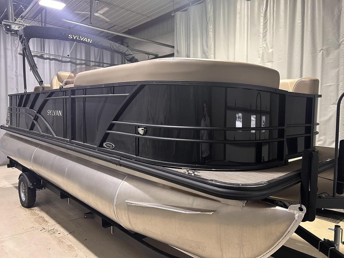 2026 Sylvan 822 Party Fish