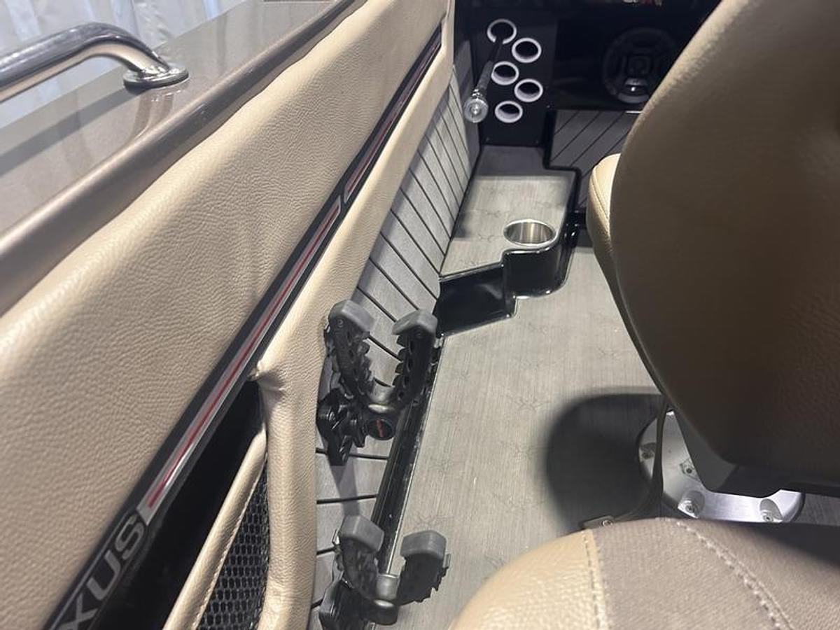 Used 2021 Vexus DVX19