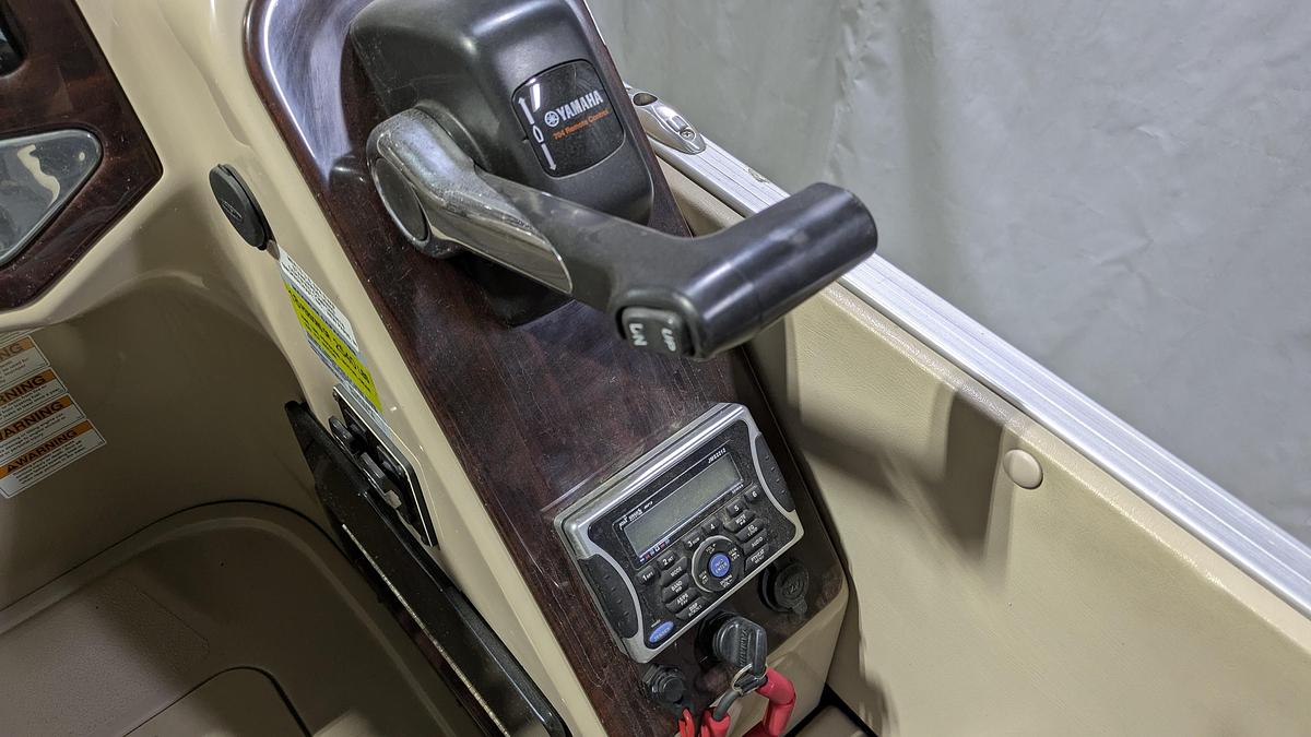 Used 2013 Starcraft Marine 256 Majestic