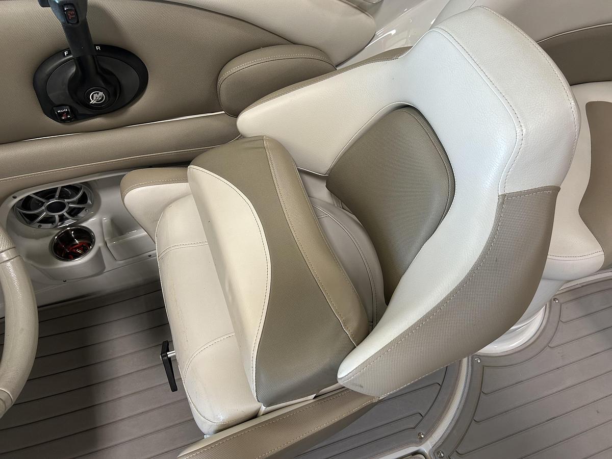 Used 2016 Crownline E2