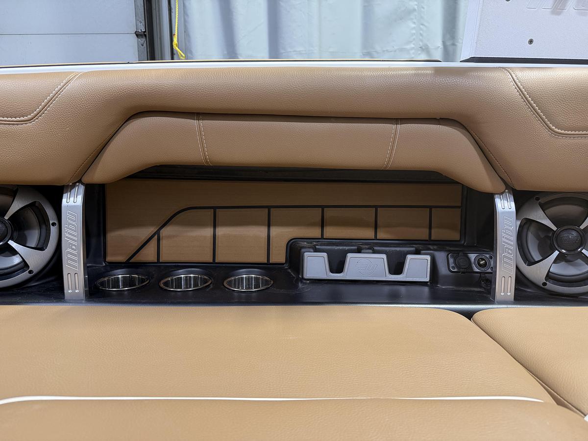 Used 2020 Malibu Boats 25 LSV