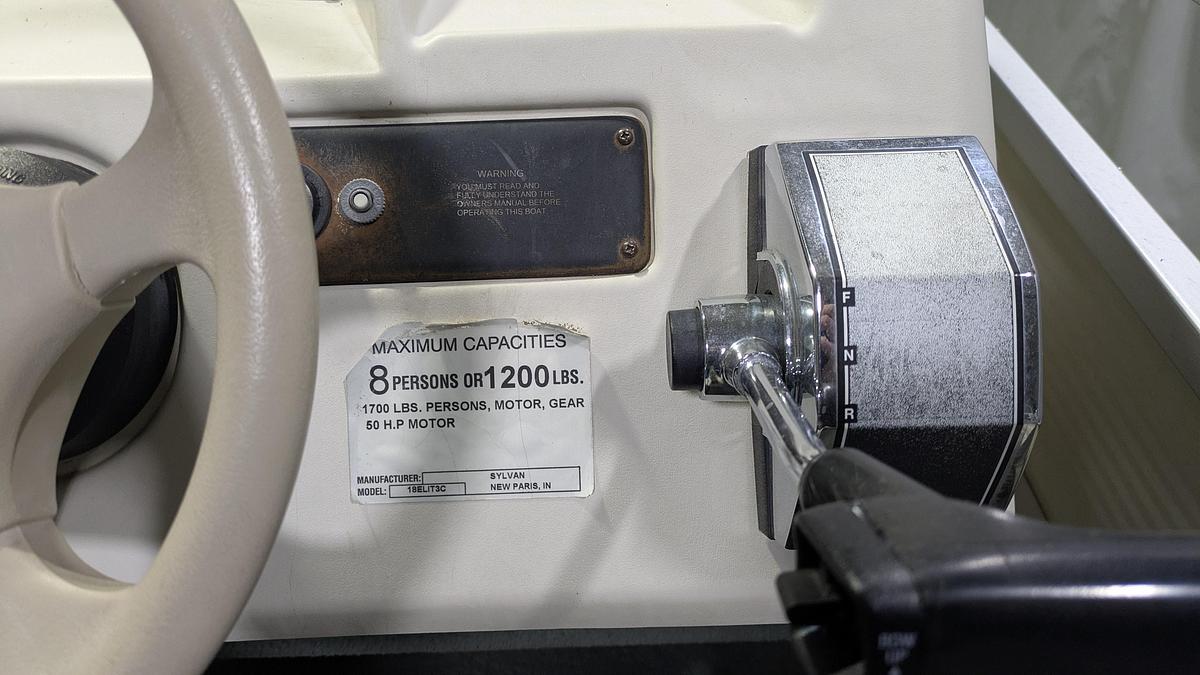 Used 2000 Sylvan 820 Elite Cruise