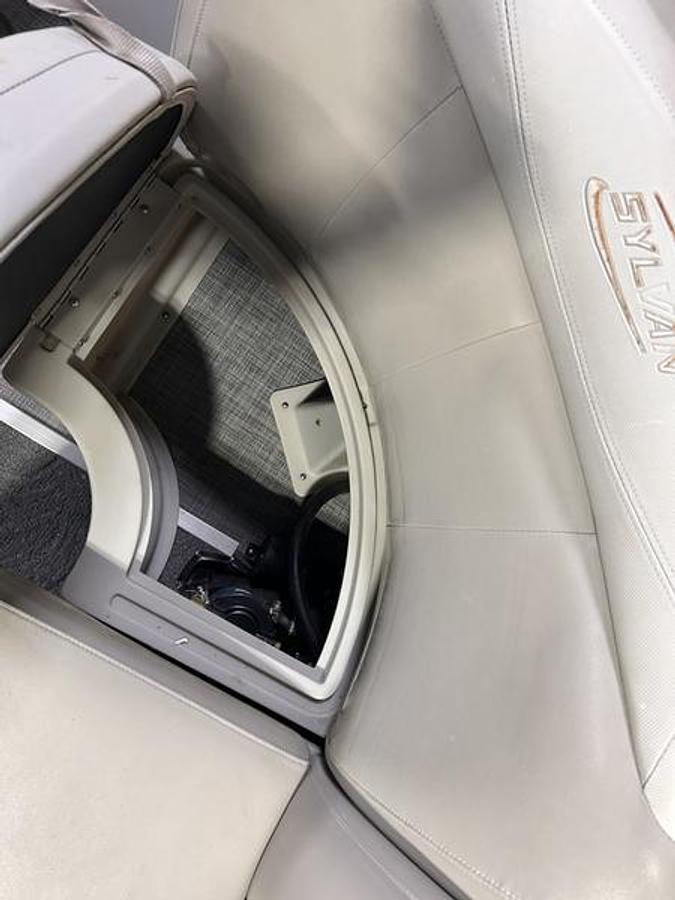 Used 2014 Sylvan 8522 LZ